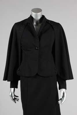 Lot 122 - A Norman Hartnell 'New-Look' suit, late 1940s,...