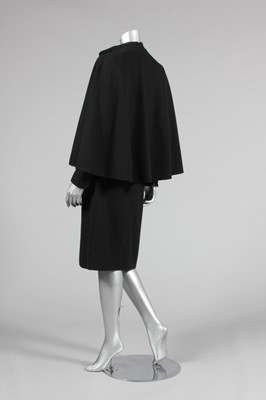 Lot 122 - A Norman Hartnell 'New-Look' suit, late 1940s,...