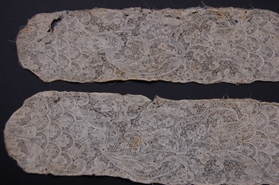 Lot 432 - A pair of un-joined Mechlin lappets, circa...