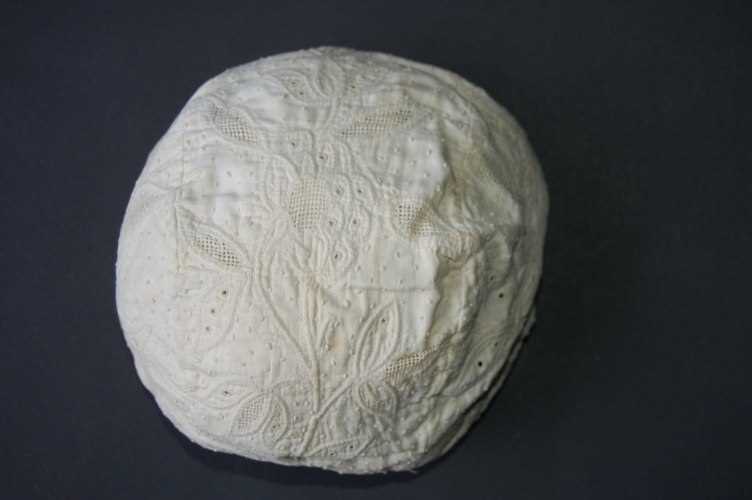 Lot 426 - A quilted and drawn thread-work lady's cap,...