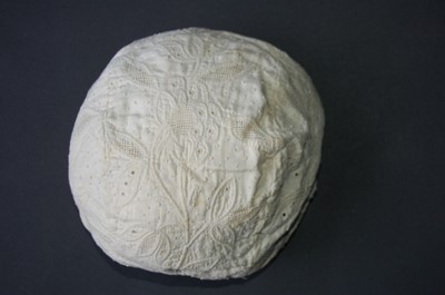 Lot 426 - A quilted and drawn thread-work lady's cap,...