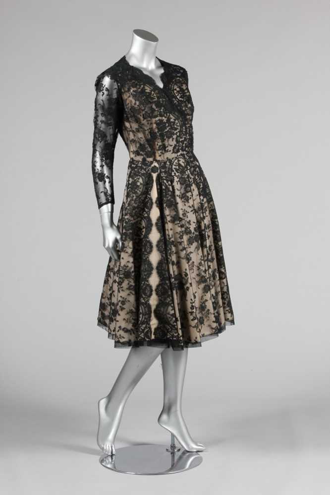 Lot 136 - A Nina Ricci couture black Chantilly lace