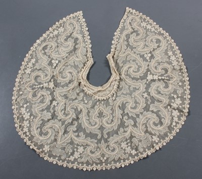 Lot 405 - An ivory silk Maltese bobbin lace shawl, late...