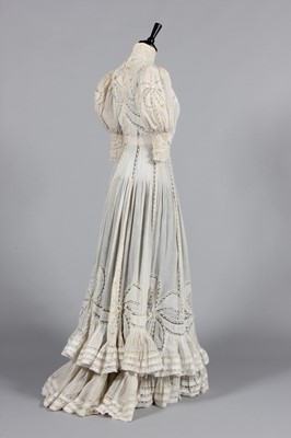 Lot 215 - A Valenciennes lace inset summer gown, circa...