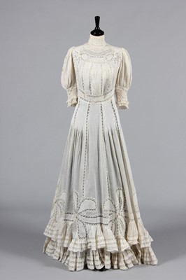 Lot 215 - A Valenciennes lace inset summer gown, circa...
