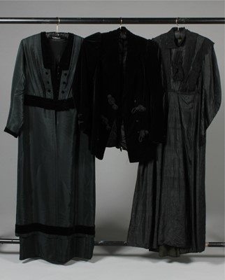Lot 6 - A group of mainly mourning dresses, circa 1912-...