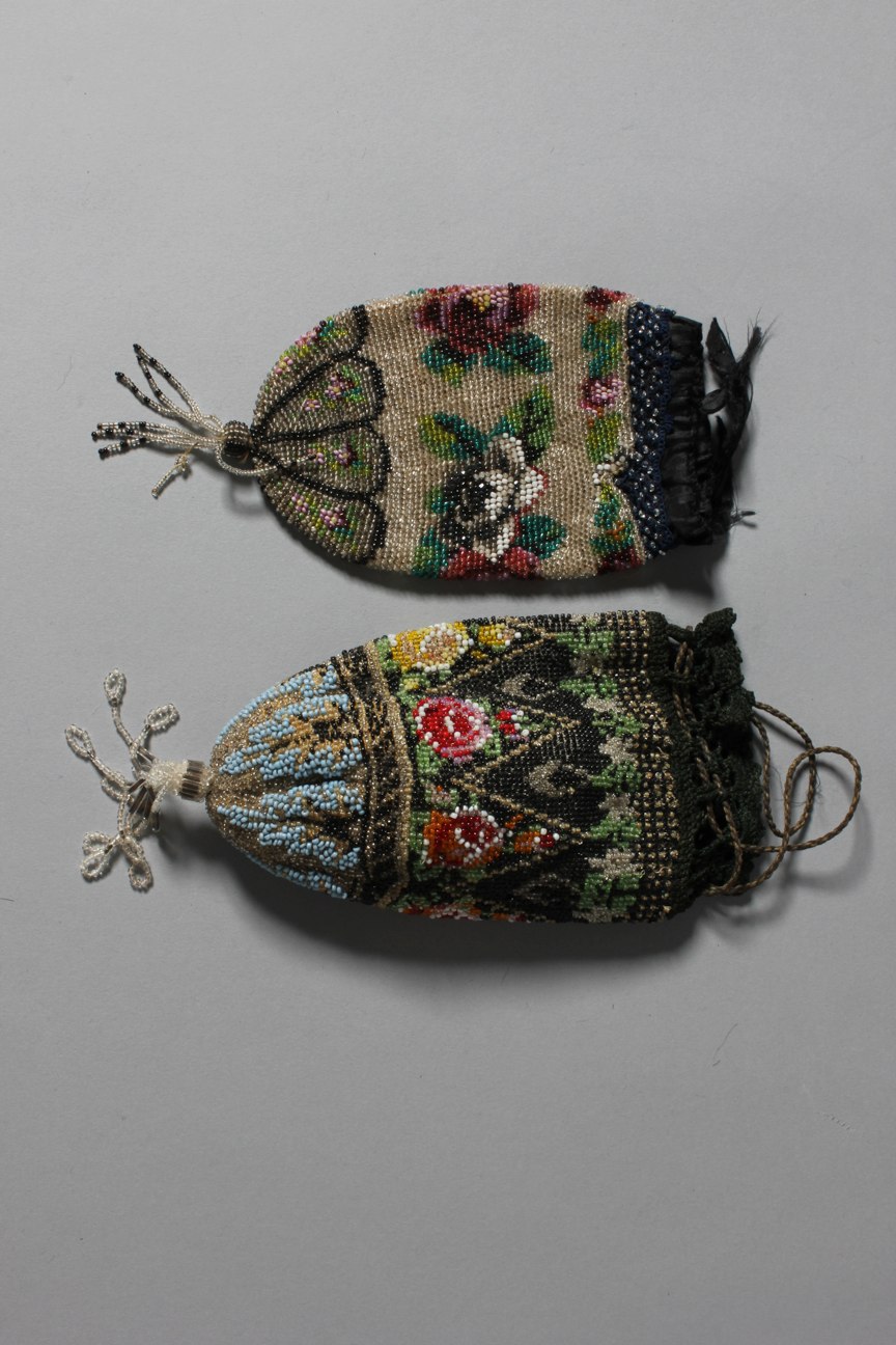 Lot 58 - A knitted silk reticule, the gilt metal