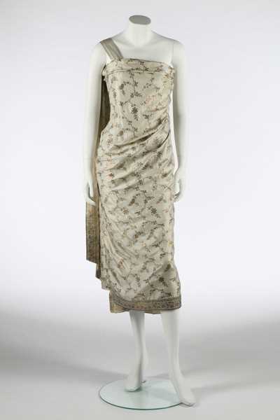 Lot 150 - A Balenciaga couture 'sari' gown, 1960,