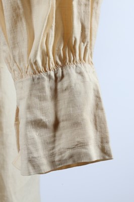 Lot 22 - A gentleman's lawn shirt, late 18th-early 19th...