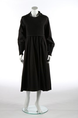 Lot 254 - A Yohji Yamamoto black calico smock dress,...