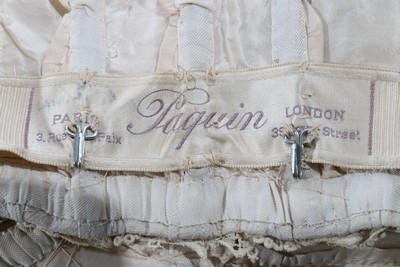 Lot 32 - A Paquin ivory crêpe and lace debutante or...