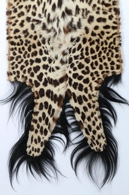 Lot 70 - A Paquin leopard skin stole, 1924, narrow...