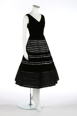 Lot 115 - A Pierre Balmain couture black velvet and...