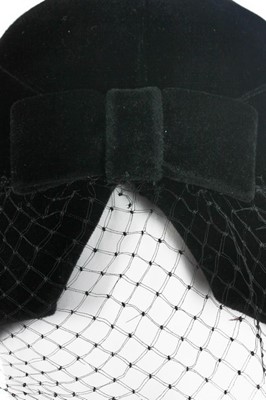 Lot 105 - A Pierre Balmain black velvet toque, 1950s,...