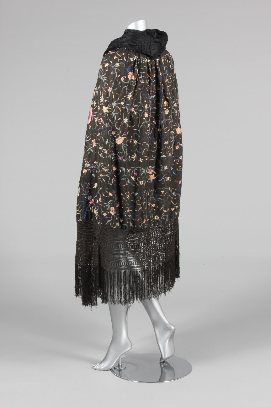 Lot 229 - A group of 1920s-30s clothing, including a