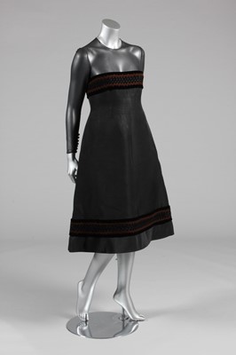 Lot 386 - A Pierre Balmain couture black gazar and...