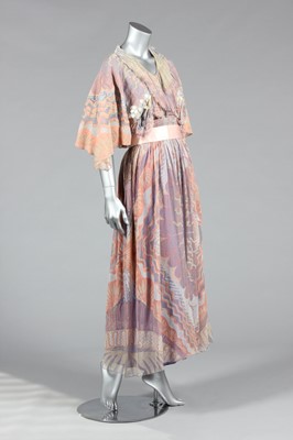 Lot 121 - A Zandra Rhodes Ayers Rock collection evening...